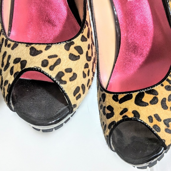 Rad Betsey Johnson Leopard Peep Toe Stilettos New! - Picture 6 of 6